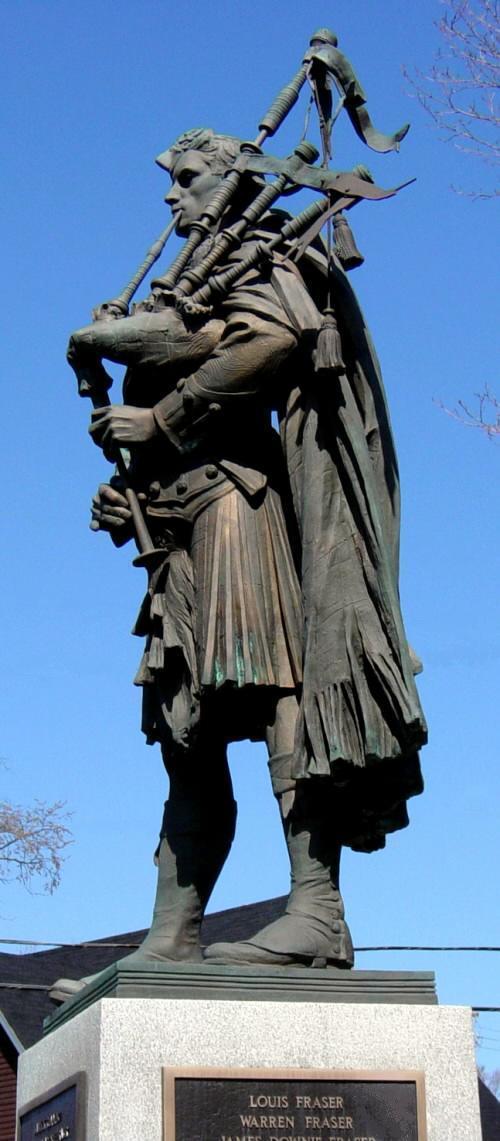 New Glasgow: WW1 war memorial, looking west, sculpture by Massey Rhind