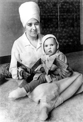 Photograph of Dayal in turban and Sikh clothing, holding a baby