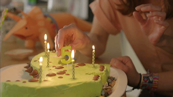 Scène 1 : Gâteau d’anniversaire