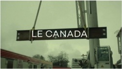 Image fixe, poutre d’acier sur laquelle les mots « Le Canada » sont écrits