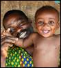 Image 2 : un homme avec son bb heureux et souriant