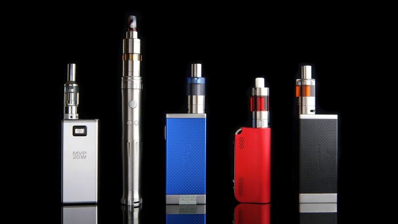 Vaping device with a tank that you fill with liquid (e.g. mods)