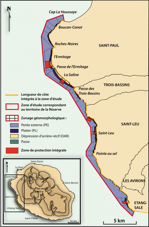 Figure 2. Localisation de la RNMR et zonage d’étude. Elaboré d’après des critères géomorphologiques, ce zonage dissocie les dépressions d’arrière-récifs, les platiers, les passes et les zones de pente externe. Il constitue le zonage de référence de nombreuses études et réseaux de suivis biologiques menés par les gestionnaires et les scientifiques, ce qui facilite la comparaison et la superposition des données.