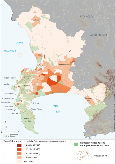 Figure 5. La densité de population à l’échelle des suburbs de la métropole du Cap et localisation des espaces naturels protégés.