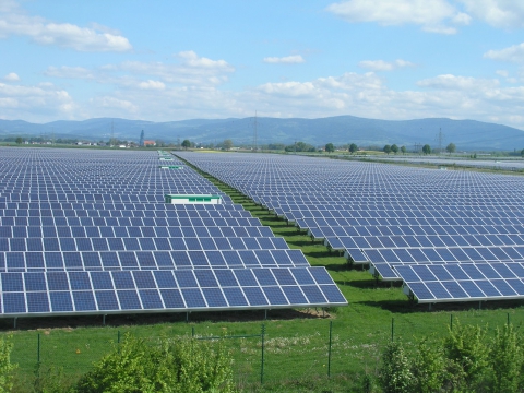 Figure 8. Parc solaire photovoltaïque de Straßkirchen, près de Straubing en Bavière.