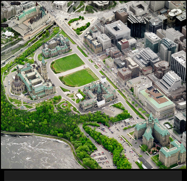 Vue aérienne de la Cité parlementaire.  Cliquez sur un édifice situé dans la Cité parlementaire pour en savoir plus.