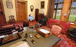 View enlarged image of the Sir George-Étienne Cartier’s office