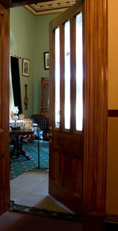 Photographie de l'entre du bureau de SirJohnA.Macdonald dans l'difice de l'Est du Parlement, 2007