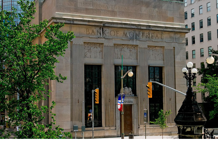 L'entrée de la rue Wellington de l'ancienne Banque de Montréal