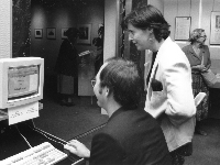 The computer located in the exhibition room allows visitors to view individual items in the exhibition around
them, and to examine other artifacts that further develop the storyline followed in the exhibition.