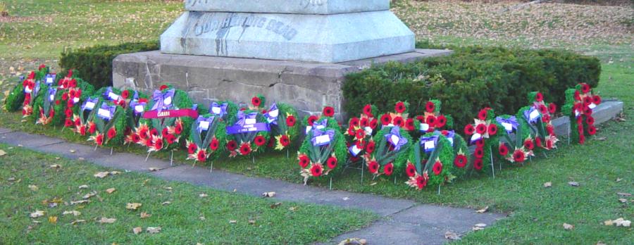 Oxford: war memorial monument, after Remembrance Day 2005