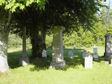 Minudie: Amos Peck Seaman tombstone