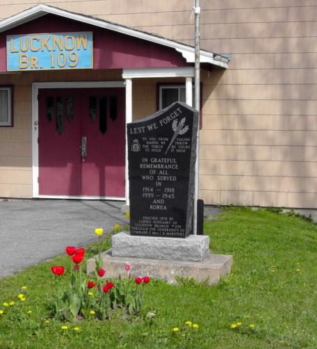 Hantsport: war memorial monument