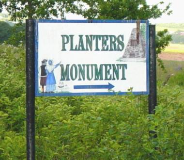 Starrs Point: highway sign, Planters Monument
