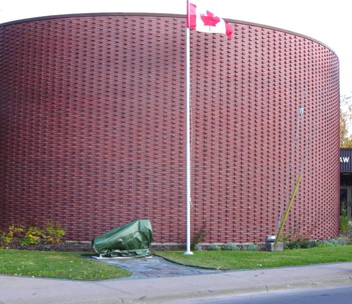 Nova Scotia, Kentville: Veterans Memorial Bench and Sundial