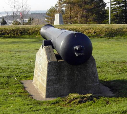 Lunenburg: Blockhouse Hill cast iron cannon