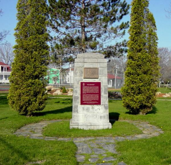 Lunenburg: Schooner Bluenose monument