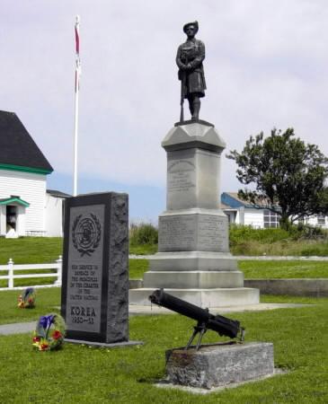 Clark's Harbour: WW1 monument, looking northeastward