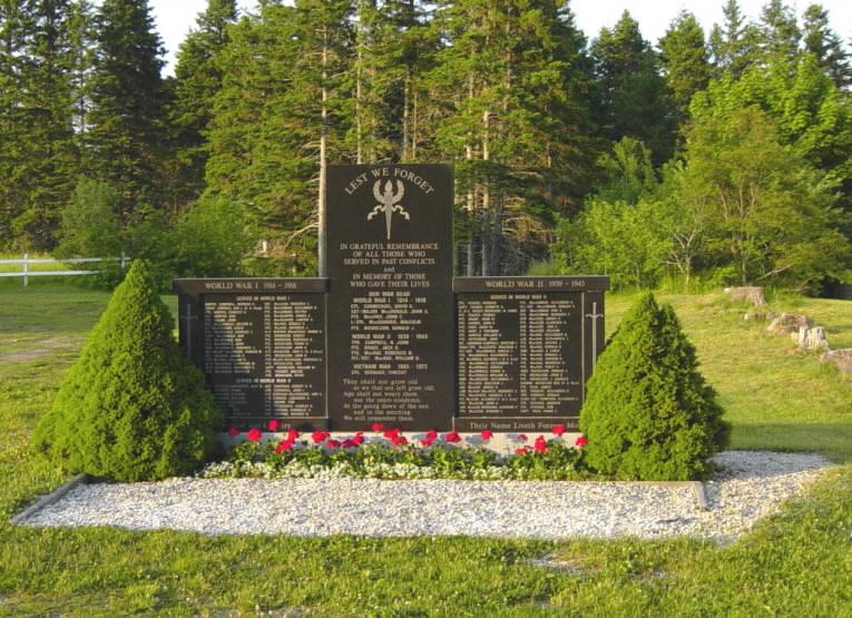 Middle River: war memorial monument