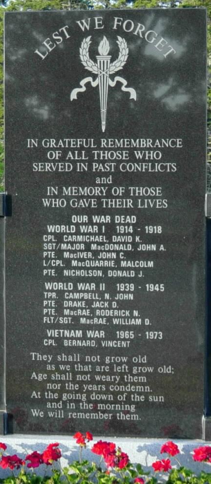 Middle River: war memorial monument