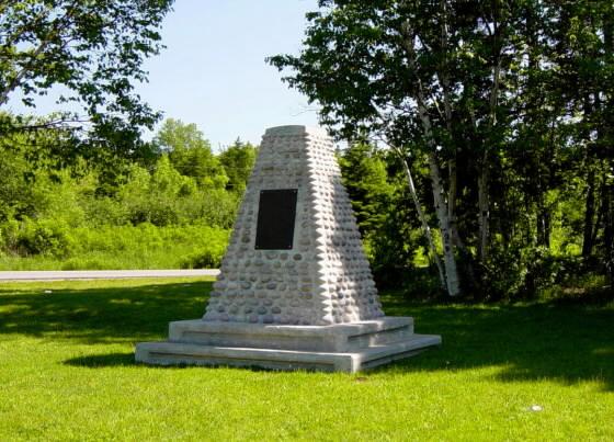 South Harbour: war memorial monument