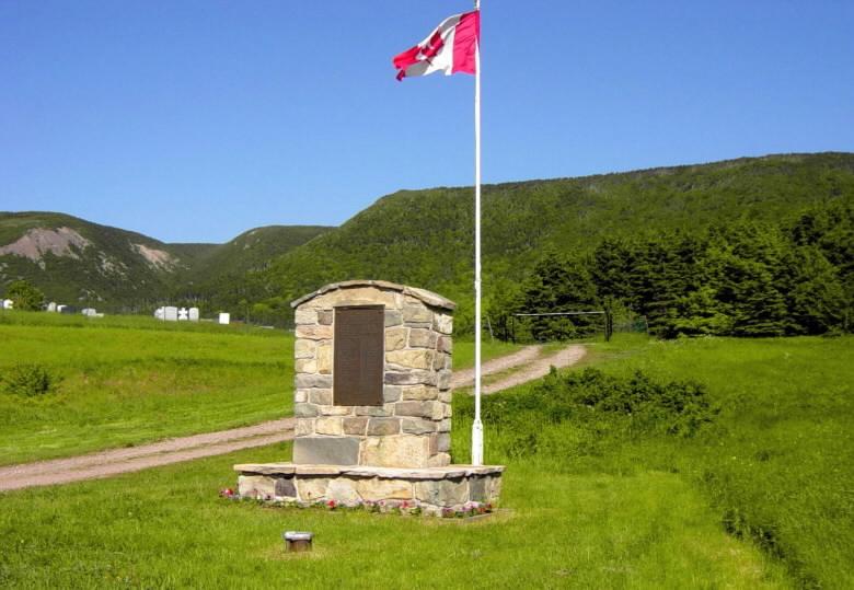 St. Margarets Village: war memorial monument