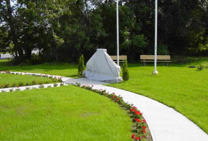 Yarmouth: Korean War memorial, looking south