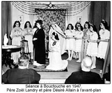 Séance à Bouctouche en 1947. Père Zoël Landry et père Désiré Allain à l'avant-plan.