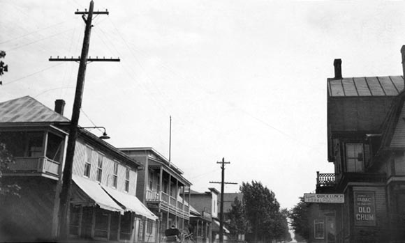 Rue du Roi à Asbestos vers 1904