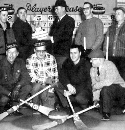 Une équipe de curling à Asbestos
