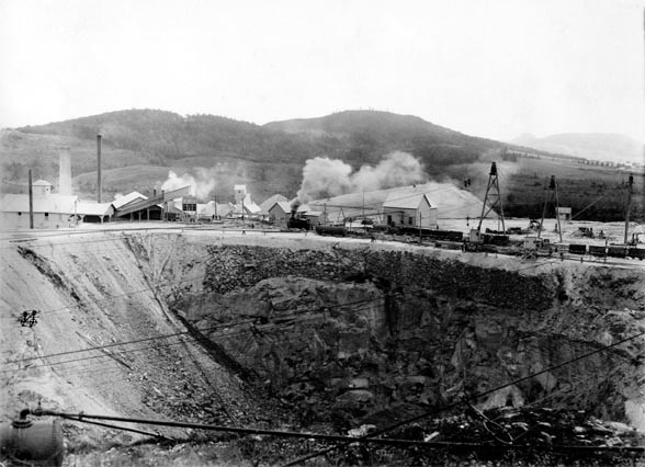 Vue d'une partie de la mine à ciel ouvert Jeffrey vers 1890