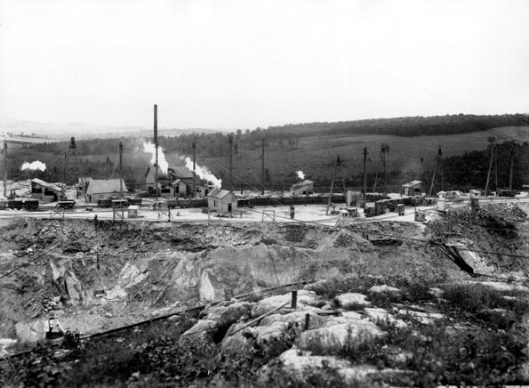 Mine à ciel ouvert et les moulins vers 1905