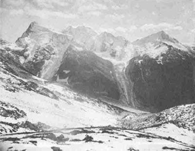 10 WILLIAM NOTMAN, Canadian, 1826-1891 Mounts Fox, Dawson and Donkin, and Dawson Glacier 1889Photograph, 8 x 10 in. (20.3 x 25.4 cm) NOTMAN PHOTOGRAPHIC ARCHIVES, MCCORD MUSEUM, MCGILL UNIVERSITY, MONTREAL Photo: Notman Photographic Archives, McCord Museum, McGill University, Montreal - 10 WILLIAM NOTMAN, Canada, 1826-1891 Les monts Fox, Dawson, Donkin et le glacier Dawson 1889 Photograph, 8 x 10 po (20,3 x 25,4 cm) MUSE MCCORD (ARCHIVES PHOTOGRAPHIQUES NOTMAN) UNIVERSIT MCGILL, MONTRAL Photo: Archives photographiques Notman, Muse McCord, universit McGill, Montral