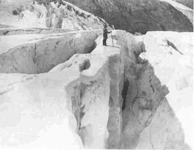 11 WILLIAM NOTMAN, Canadian, 1826-1891 Asulkan Glacier, Glacier Park, B. C. 1889 Photograph, 8 x 10 in. (20.3 x 25.4 cm) NOTMAN PHOTOGRAPHIC ARCHIVES, MCCORD MUSEUM, MCGILL UNIVERSITY, MONTREAL Photo: Notman Photographic Archives, McCord Museum, McGill University, Montreal - 11 WILLIAM NOTMAN, Canada, 1826-1891 Glacier Asulkan, parc Glacier, Colombie Britannique 1889 Photographie: 8 x 10 po (20,3 x 25,4 cm) MUSE MCCORD (ARCHIVES PHOTOGRAPHIQUES NOTMAN) UNIVERSIT MCGILL, MONTRAL Photo: Archives photographiques Notman, Muse McCord, universit McGill, Montral