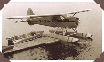 de Havilland DHC-2 Beaver Floatplane at dock