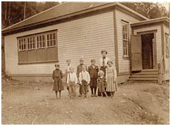 Class photo of Majuba Hill School, ca. 1905, with Miss Pearl Crankshaw teacher. P1522.