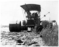 Close view of dredger in operation, a. 1920s. P6698