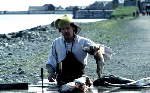 Animation - fisherman cutting fish at a table
Photographers: Horst Paufler
Date of Photograph: 1987
05-J-01-1577