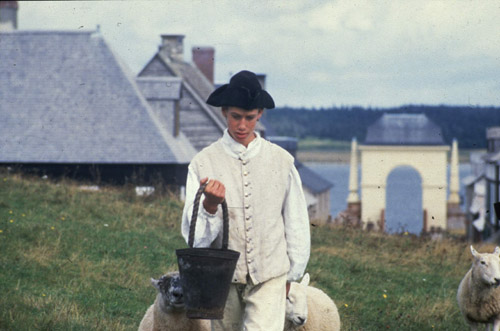 Animation - Male animator carrying a leather bucket - sheep - Frederic Gate in the background
Photographers: Horst Paufler
Date of Photograph: 1987
05-J-01-430