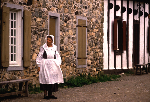 Servant in front of Hotel de la Marine
Photographer: Andre Corneillier
Date of Photograph: 1988
05-J-04-85