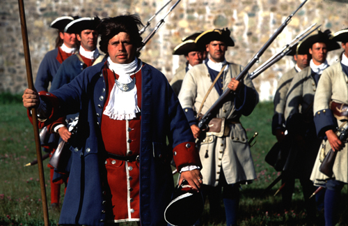 Louisbourg Compagnie Franches de la Marine officer and soldiers
Photographer: Barrett & MacKay
Date of Photograph: 1995
05-J-07-2093