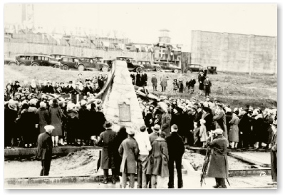 Memorial Cairn Unvieled, 1927 (63kb)