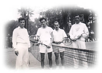 F. Lindsay au tennis