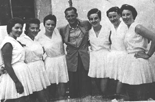 The 1958 Hotel Newfoundland Women's Team posing with coxswain