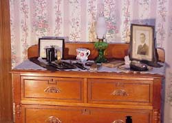 Gustav Roedde's Dresser
