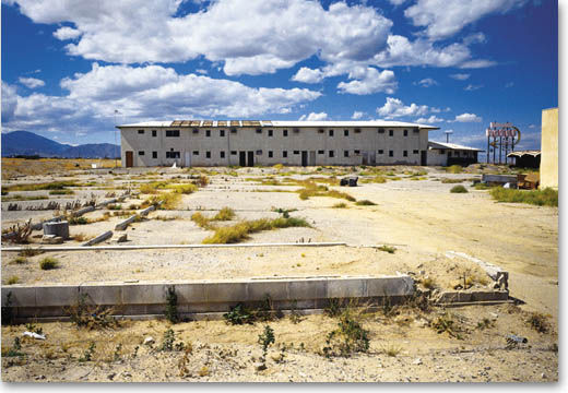 Sundowner Motel, Long view