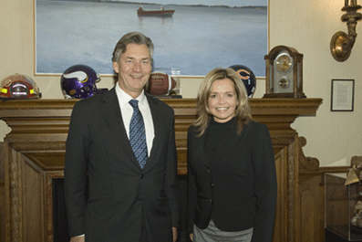PPhoto: Minister Jose Verner and the Honorable Gary Doer, Premier of Manitoba