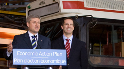 Photo : Le Premier mnistre Stephen Harper et le premier ministre Dalton McGuinty