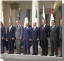 Prime Minister Jean Chrtien and Heads of Delegation pose for an official photograph at the Palazzo Ducale during the G8 Summit in Genoa, Italy. 