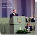 Le Premier ministre Chrtien prononce une allocution  la crmonie d'ouverture du Sommet des Amriques 2001. 